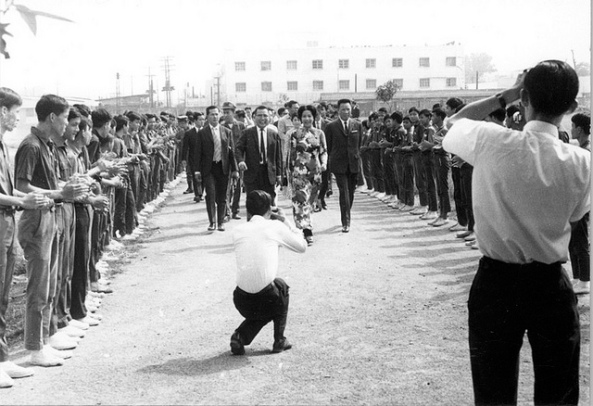 Saigon 17 March 1971 - B Nguyễn Văn Thiệu dự lễ khnh thnh Thư viện trường Quốc Gia Nghĩa Tử.